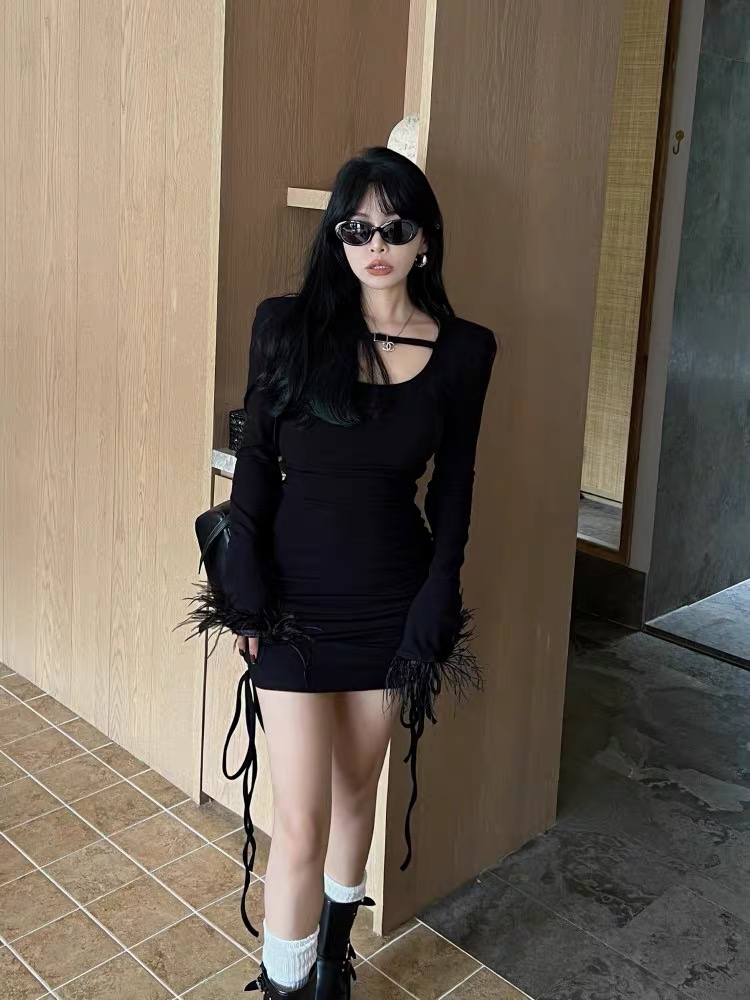 黑色方領連衣裙女秋季長袖修身抽繩褶皺裙子純欲性感收腰包臀短裙