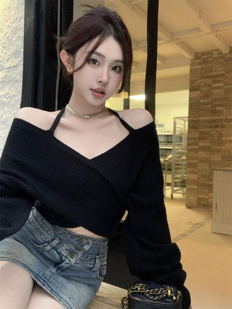 Real shot off-shoulder cross sweater women's new loose short knitted top