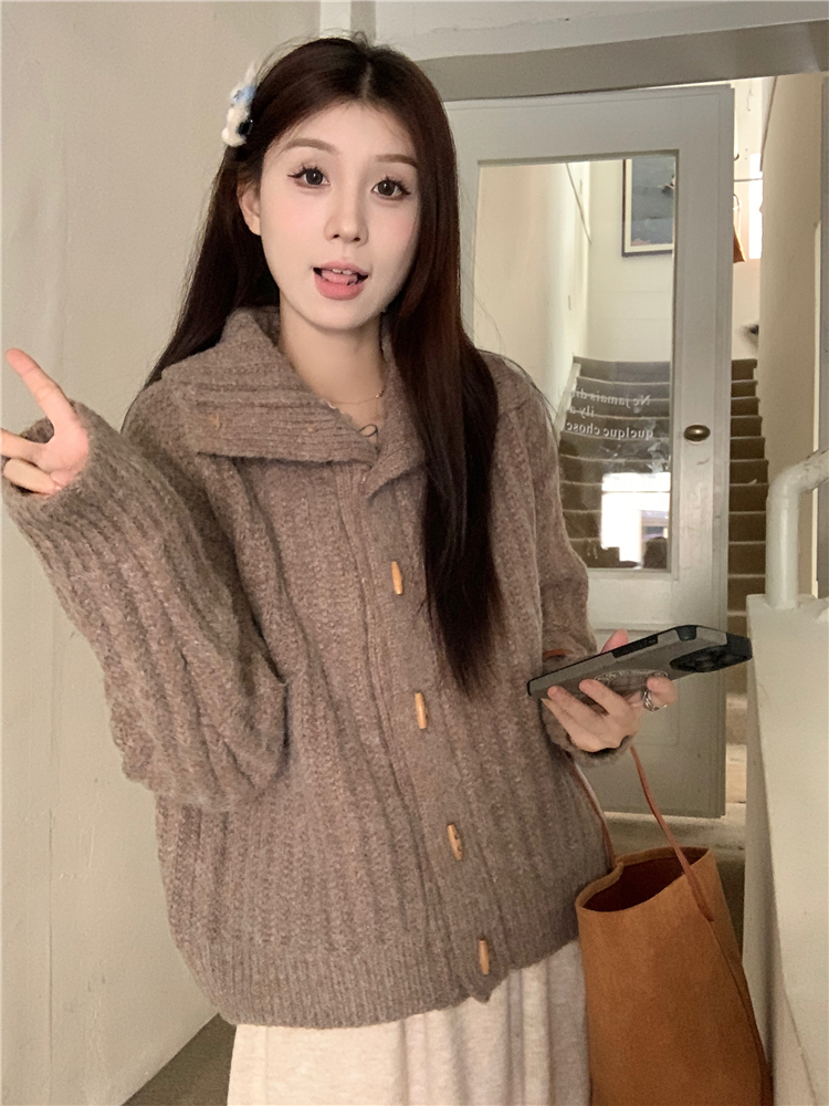 實拍~軟糯牛角扣立領毛衣女冬保暖坑條翻領上衣