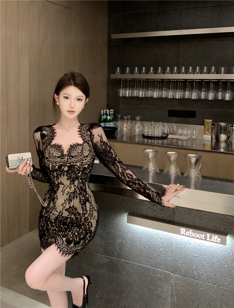 Real shot~Sexy V-neck hollow waist eyelash lace slimming dress