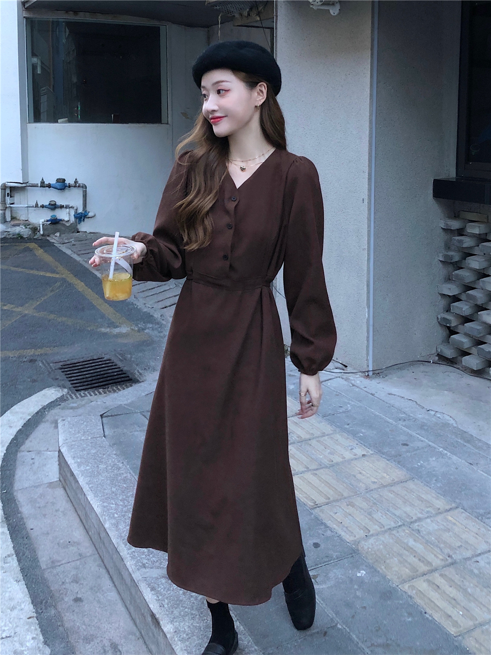 Real shot of high-end coffee break skirt corduroy long skirt for women in autumn and winter French gentle style bottoming dress