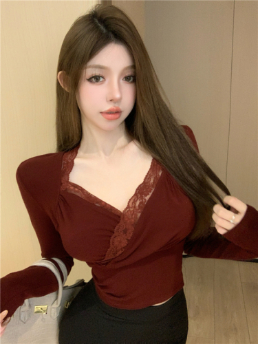 Real shot!  Hot girl temperament lace stitching V-neck long-sleeved T-shirt women's slimming short top