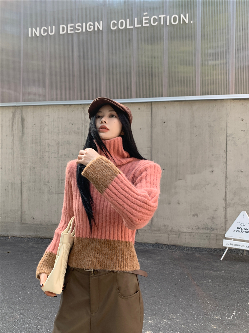 Actual shot of turtleneck contrasting color sweater for women in winter thick style fashionable short sweater