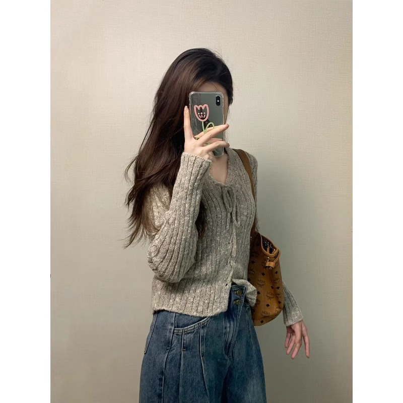 Hot girl Korean style strappy V-neck long-sleeved T-shirt 2023 autumn new slim fit short versatile T-shirt top trendy