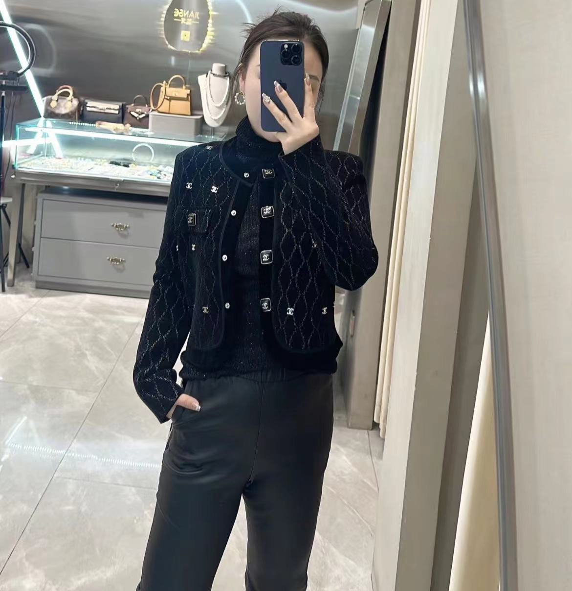 owoShow Autumn and winter short style with small fragrance style, versatile and heavy-duty knitted style, can be worn inside or outside