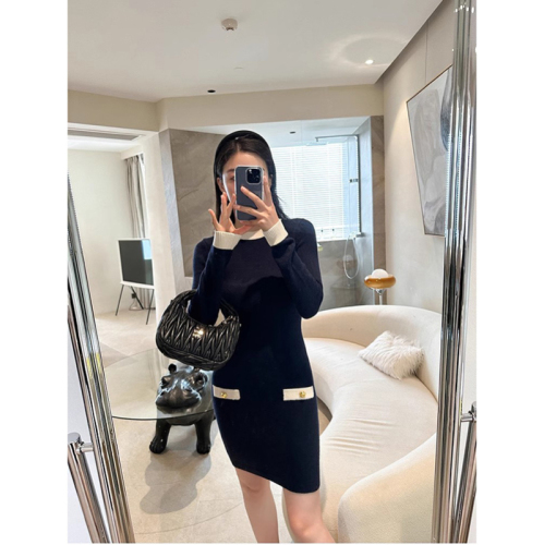 Tmall quality dress women's round neck  autumn and winter new style hip-hugging small fragrance style slim bottoming sweater