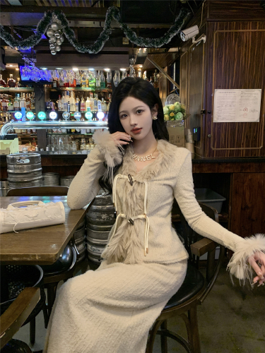 Actual shot ~ Autumn and winter new style ladylike temperament furry slim long-sleeved top + high waist hip skirt suit