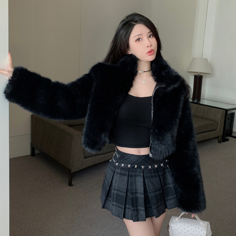 Actual shot of new autumn and winter Toca eco-friendly fur coat for women, high-end plush short stand-up collar top for small people