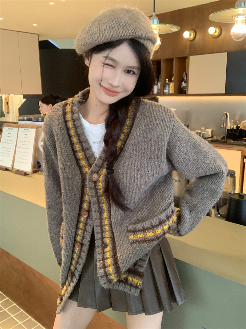 Actual shot of contrasting color knitted jacket cardigan for women, loose casual sweater with line design