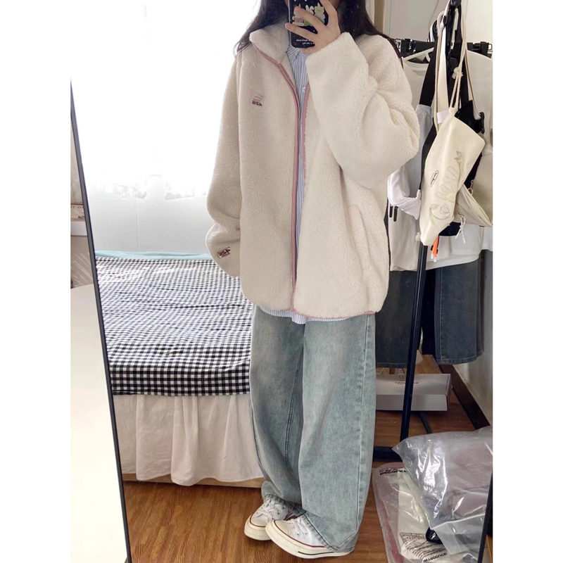White lamb wool coat for women winter 2023 new high-end loose thickened casual lamb wool cotton coat