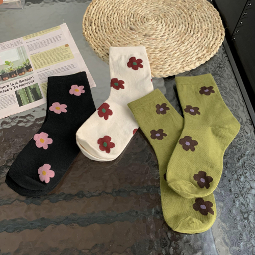 Real shot Korean soft girl cute flower college style tube socks for women in autumn and winter ins internet celebrity style piles of cotton socks