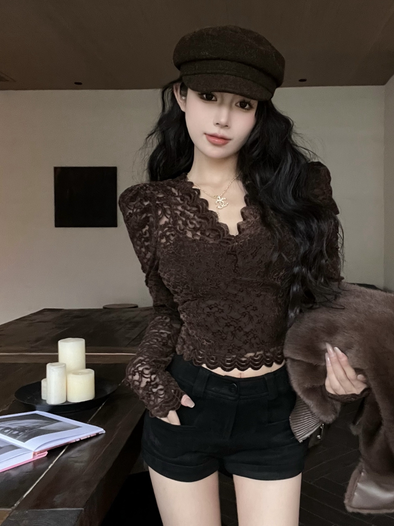 Real shot of winter hot girl style sexy hollow V-neck flocked lace top with retro inner lace top with breast pads