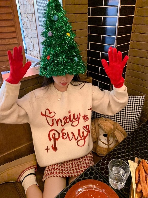 Zeng Xiaoxian's sweet Christmas suit outfit for women, lazy style soft waxy sweater in winter, loose thickened top for outer wear