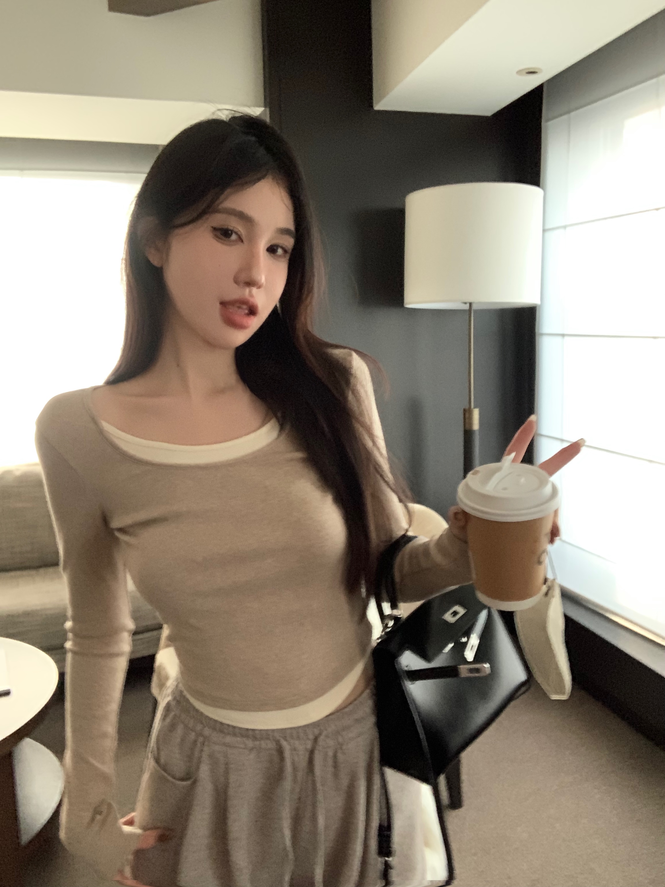 Actual shot of autumn and winter two-piece tops, fashionable and western-style knitted long-sleeved and temperamental inner layering shirts and T-shirts