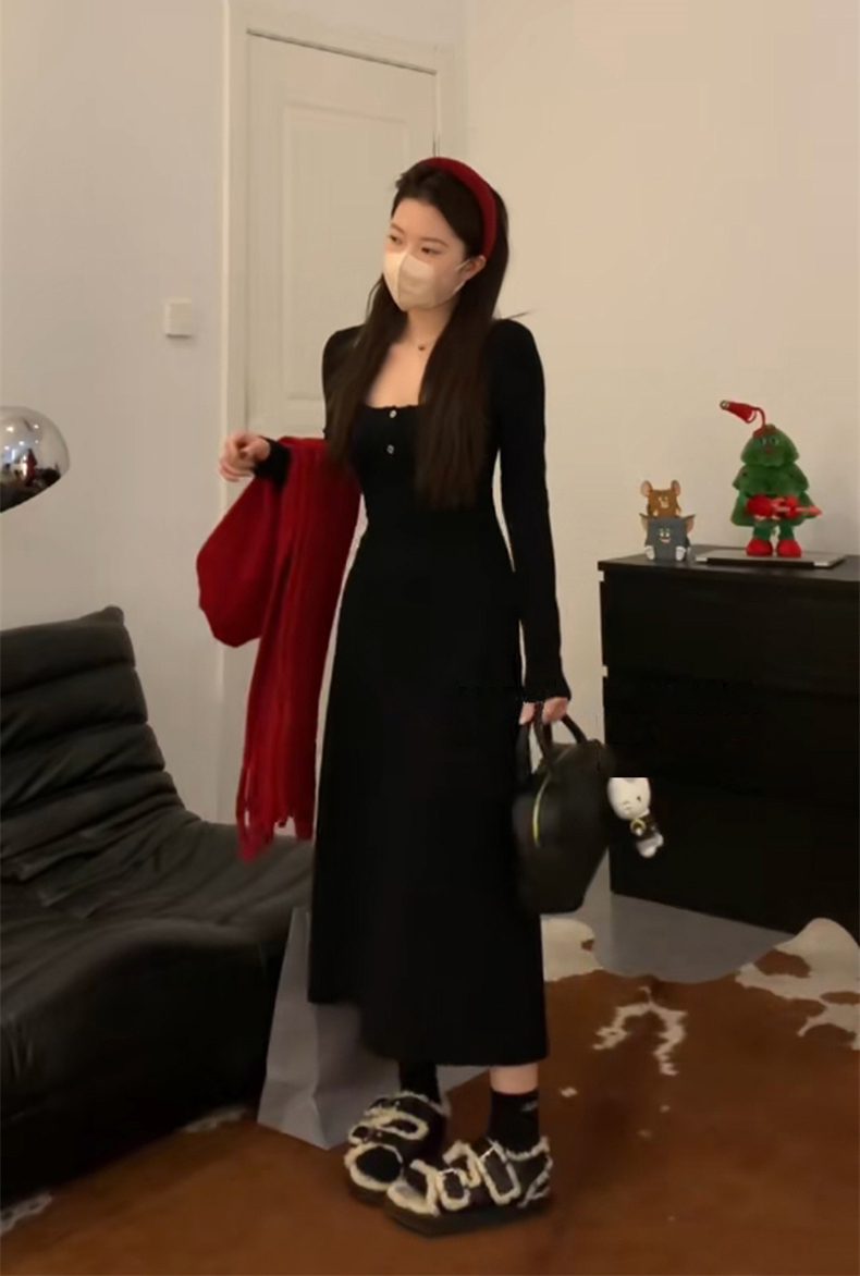 Spring new long-sleeved casual bottoming U-neck black knitted dress hot girl slim long-sleeved slim and high-end sense
