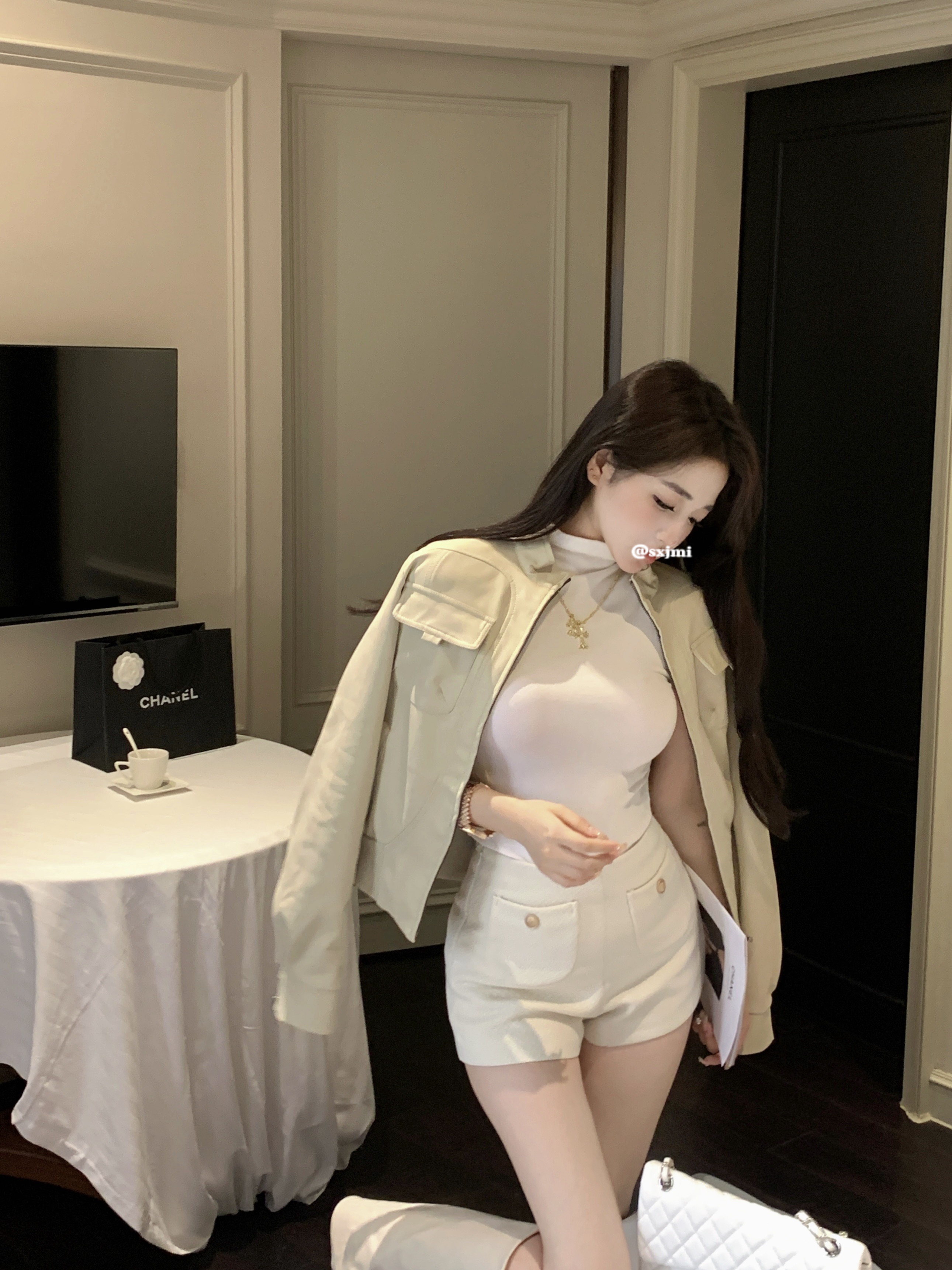 Real shot of stand-up collar motorcycle jacket, zippered long-sleeved leather jacket, half-high collar slim slim vest suit