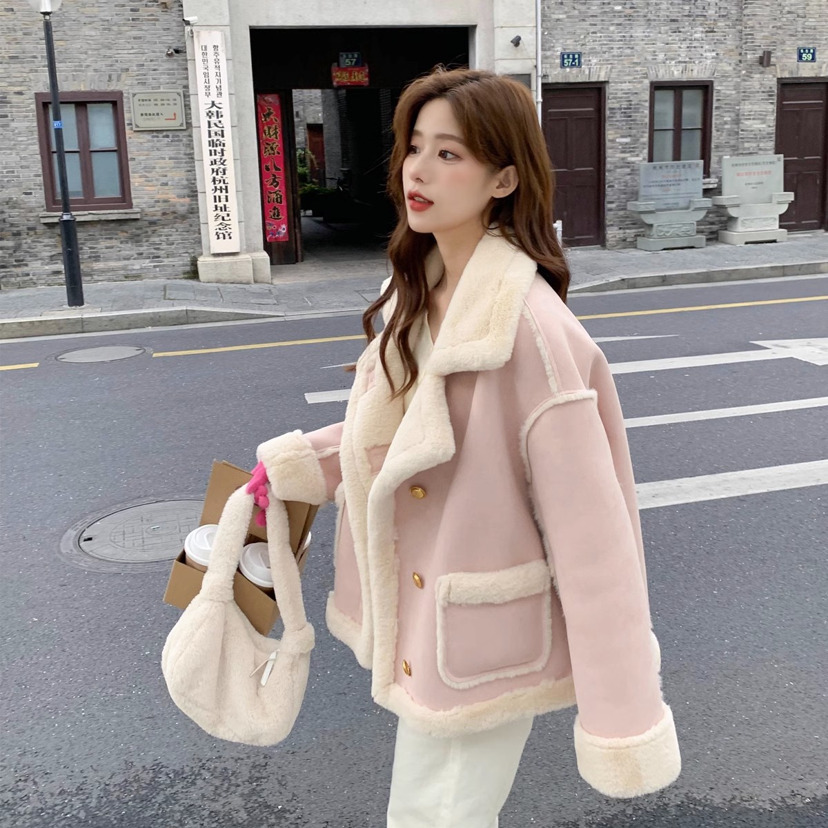 High-end fur one-piece lamb plush coat for women winter new style small plus velvet thickened short cotton coat