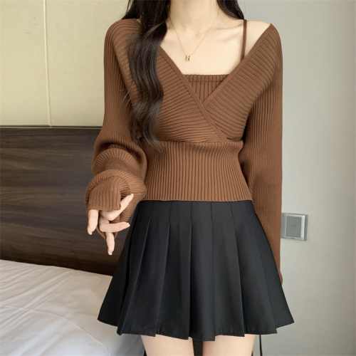 Actual shot of Korean style gentle style fake two-piece suspenders with exposed collarbone and off-shoulder long-sleeved sweater tops for women