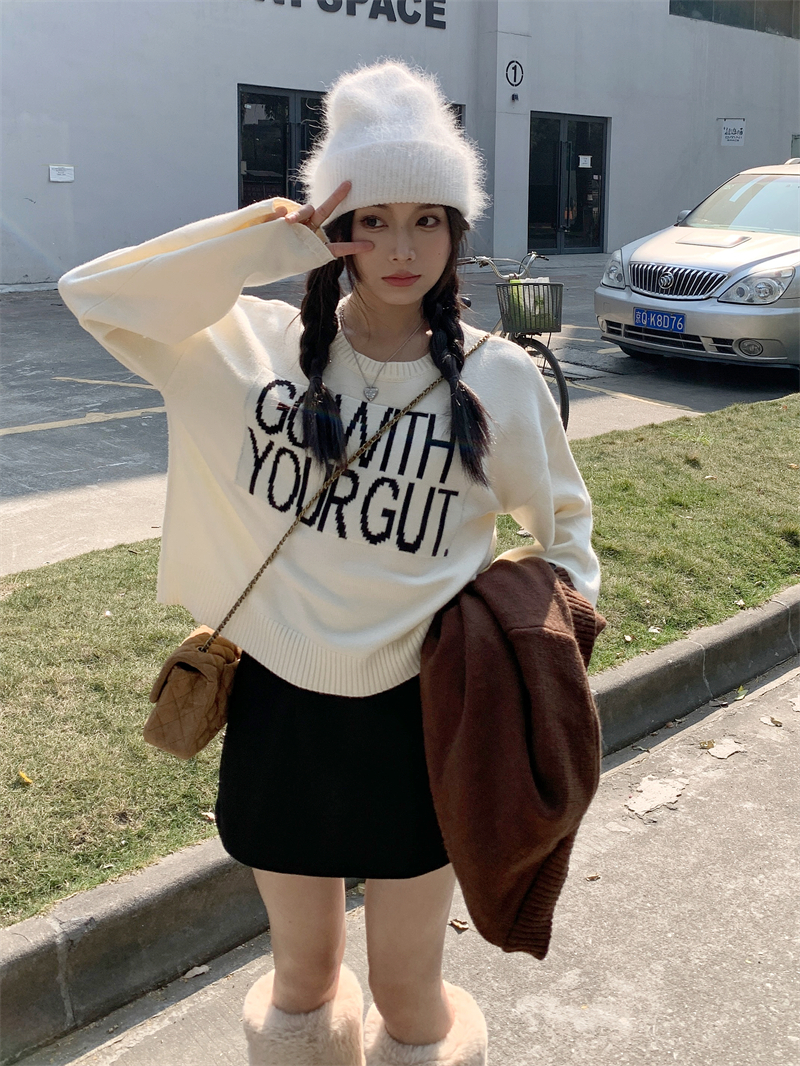 Real shot 30011 knitted sweater loose letter sweater + 50008 woolen simple and versatile a-line skirt