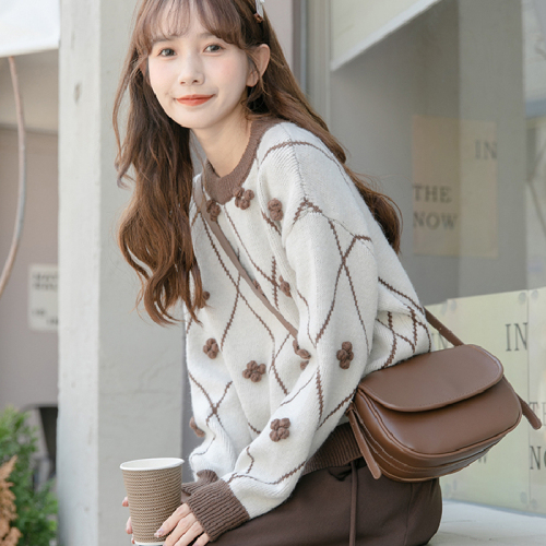 Short pullover knitted sweater for women for autumn and winter outer wear, loose design, niche, retro Japanese style, lazy style