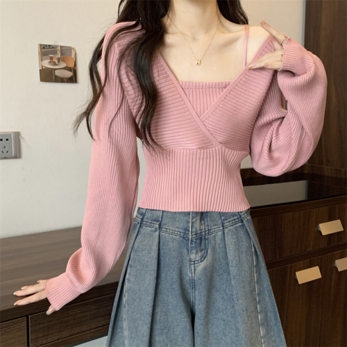 Actual shot of Korean style gentle style fake two-piece suspenders with exposed collarbone and off-shoulder long-sleeved sweater tops for women