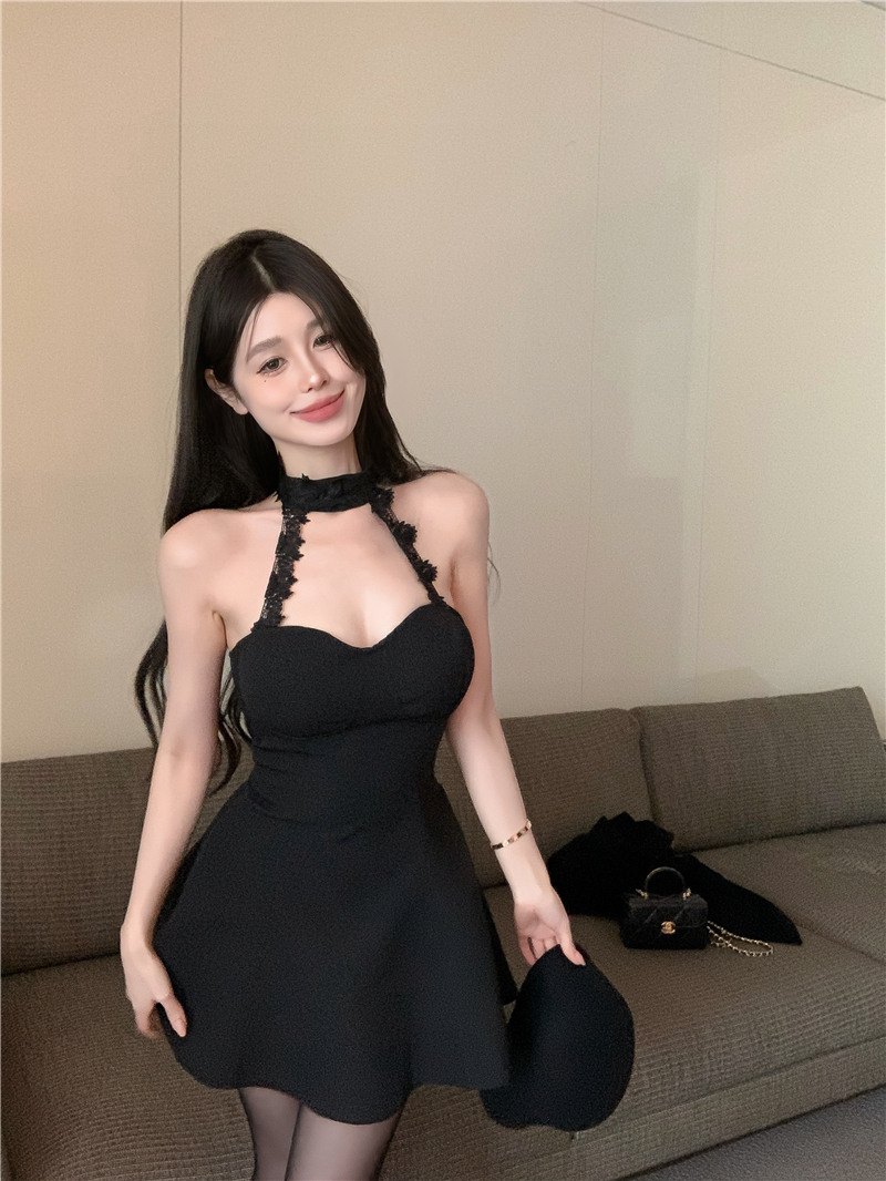 實拍 蕾絲拼接露背掛脖連衣裙女黑色收腰短裙子純欲內搭a字裙