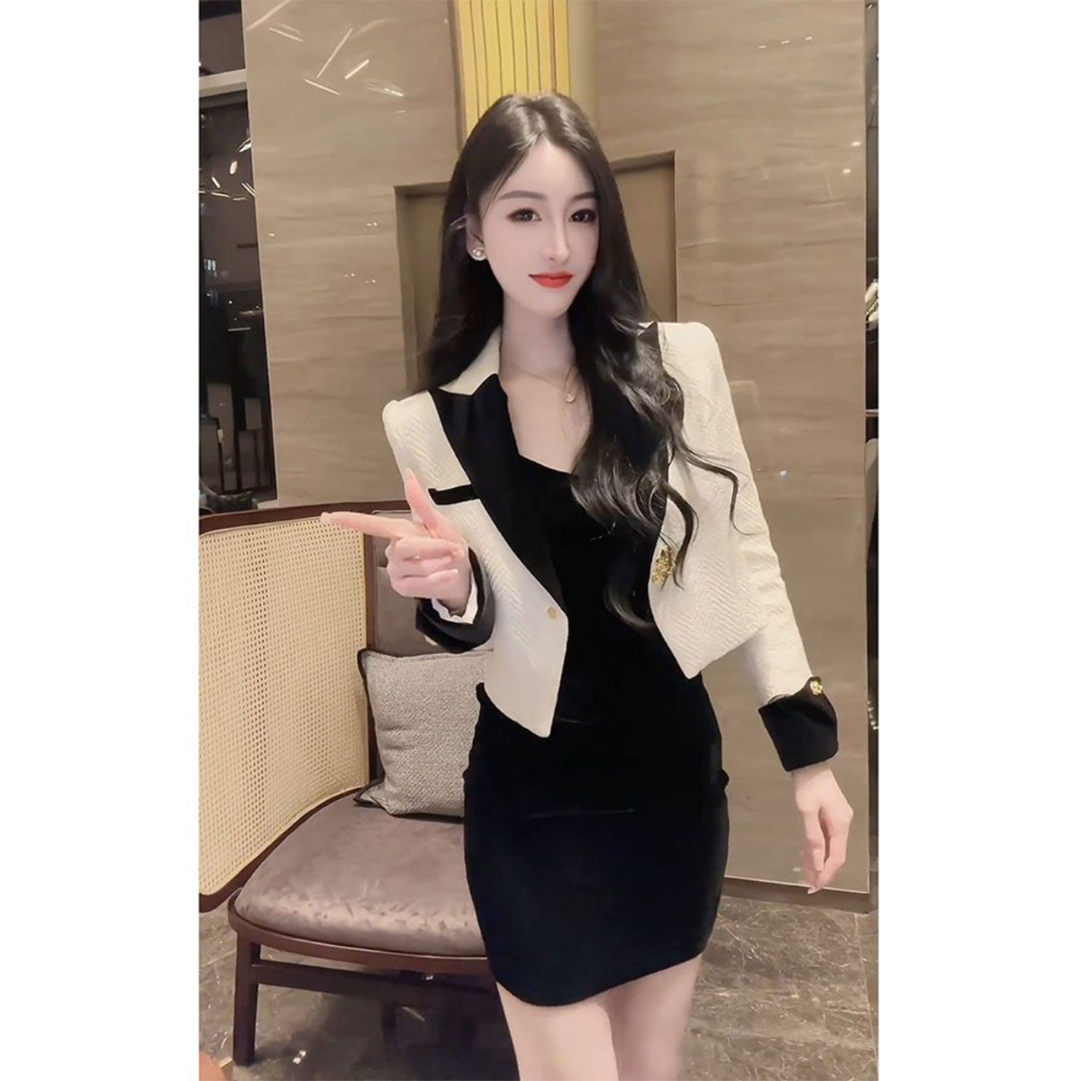 質檢官圖2023秋季新款法式氣質拼色西裝領長袖外套女顯瘦短款上衣