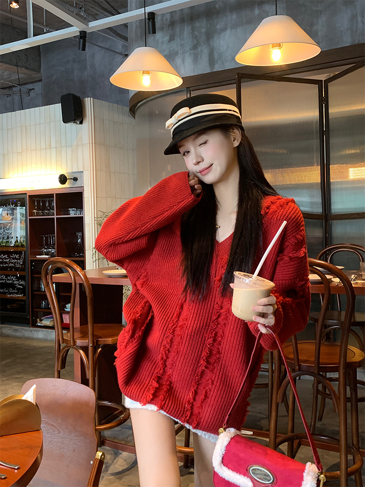 Actual shot of Korean chic autumn and winter retro New Year red beard V-neck sweater