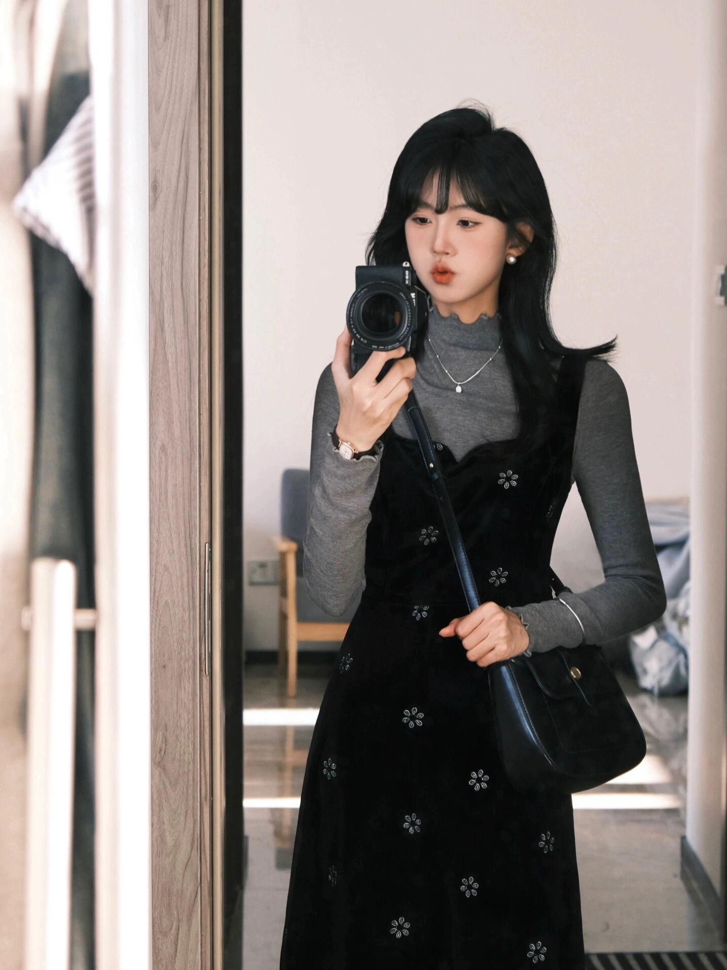 黑色印花連衣裙女秋冬季小個子法式復古收腰顯瘦配大衣打底絲絨裙