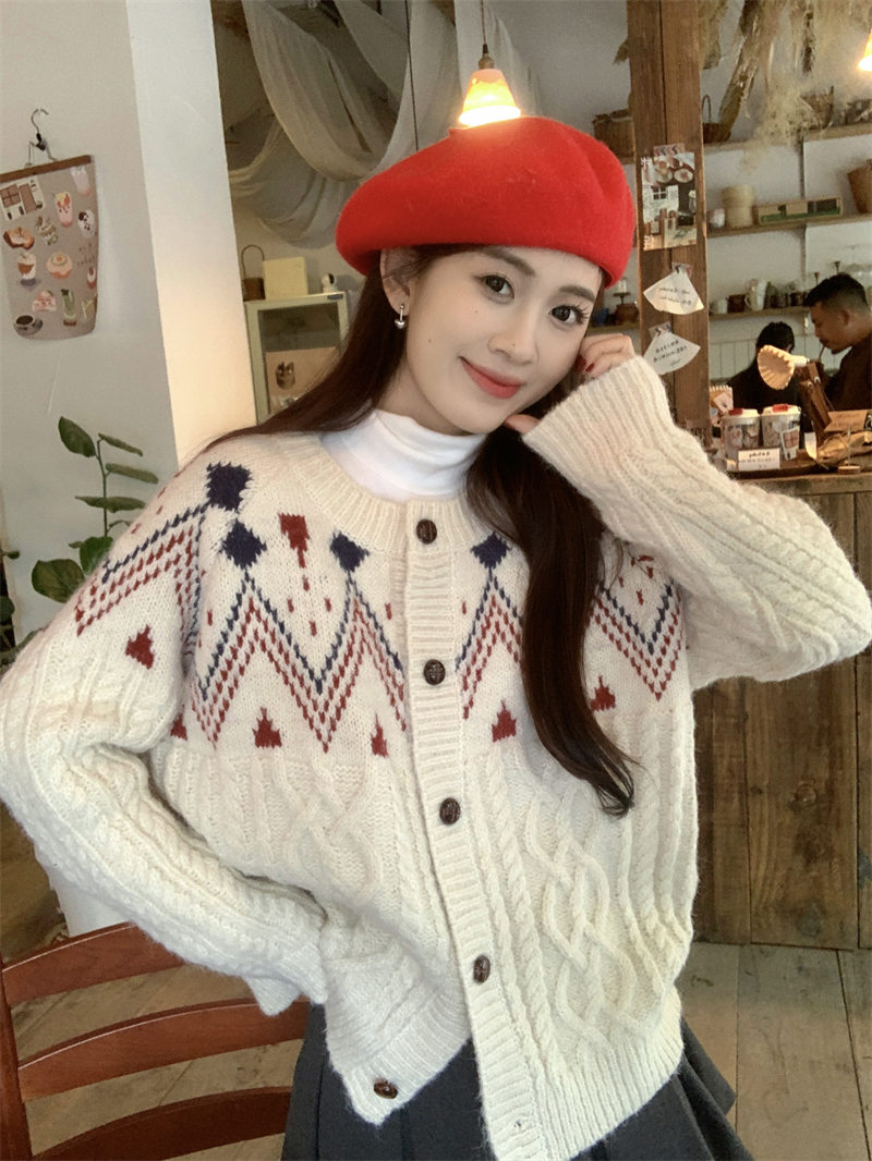 Actual shot of soft waxy pink sweater jacket for women in autumn and winter retro jacquard niche design temperament twist knitted cardigan