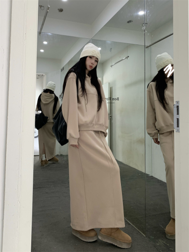 Real shot!  Comfortable plus velvet and thickened simple sweatshirt and skirt suit hooded age-reducing casual two-piece set