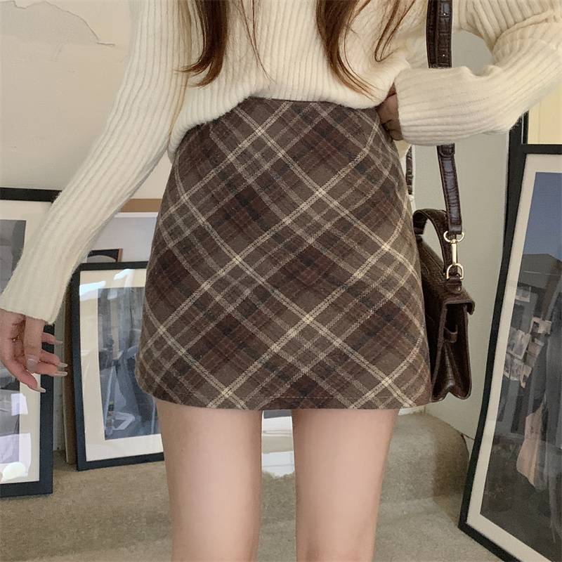 Real shot of temperament retro plaid woolen skirt women's new style high waist slimming A-line hip skirt