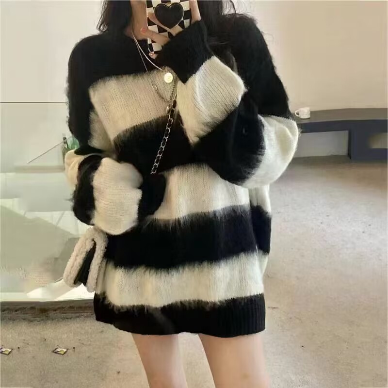 Lazy style thickened sweater for women in autumn and winter, soft and waxy, gentle Korean style loose striped pullover sweater long-sleeved top