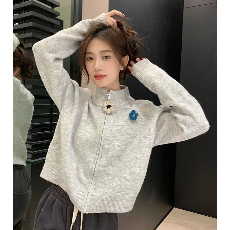 Designed gray zipper turtleneck sweater jacket for women in spring and autumn, loose short knitted cardigan top for small people, trendy