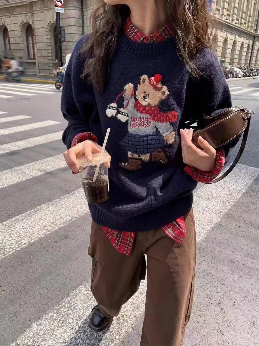 Bear Jacquard Round Neck Pullover Sweater Women's New Autumn Loose Knitted Top