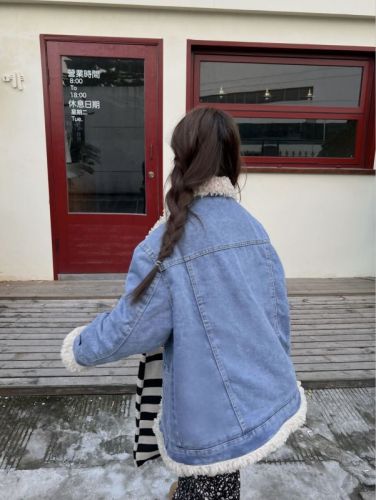 Actual shot of triple standard lambswool denim jacket for women, loose plus velvet cotton for small people