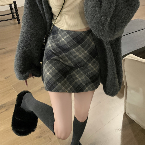 Actual shot of high-waisted A-line skirt, new slimming plaid hip skirt, short skirt, trendy woolen skirt for small people