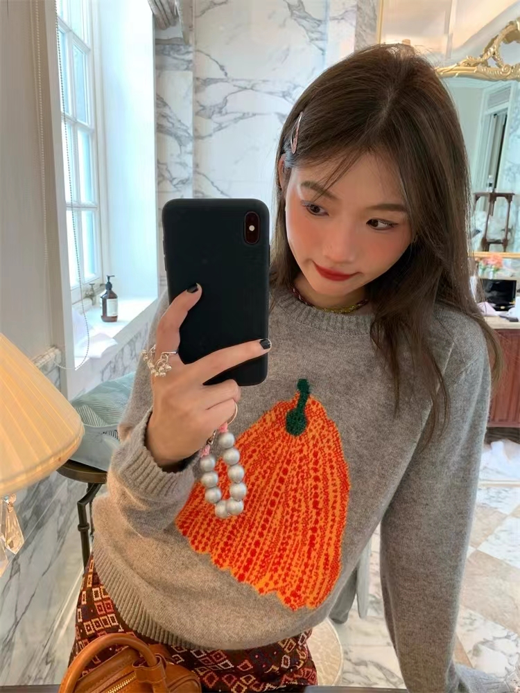 American retro pumpkin embroidered sweater for women 2023 autumn and winter new style lazy style loose outer wear pullover knitted top