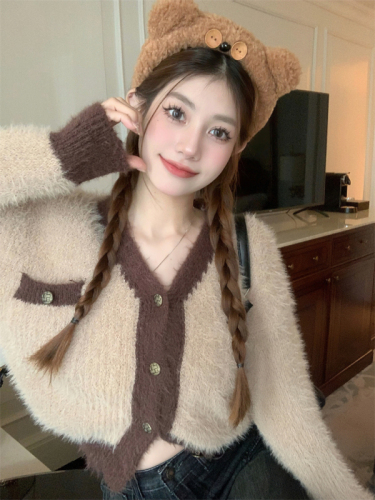 Actual shot of new autumn and winter soft and waxy contrast color long-sleeved sweater design plush short knitted cardigan
