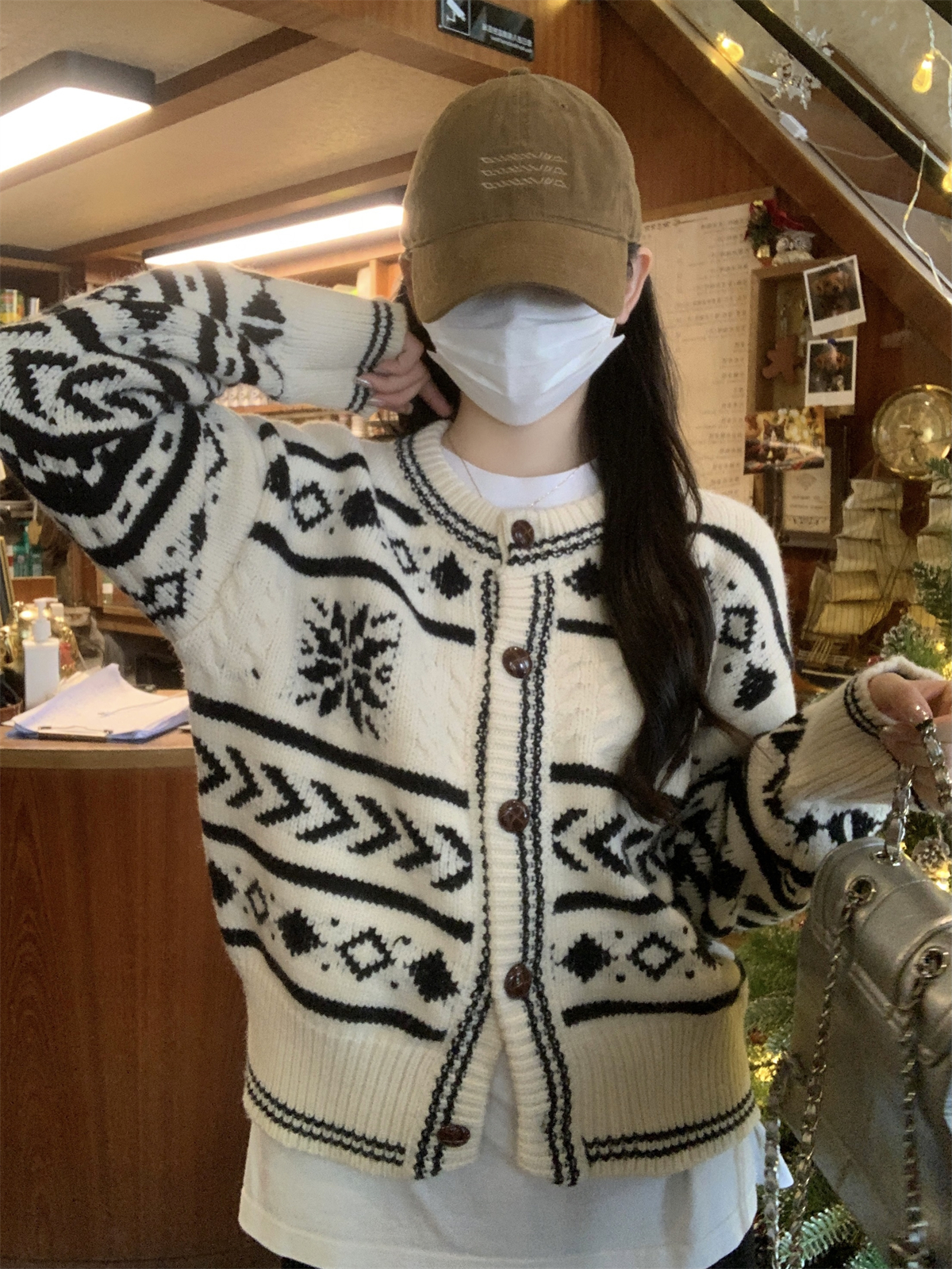 Real shot of autumn and winter Korean style loose snowflake Christmas jacquard arctic velvet knitted cardigan sweater jacket for women