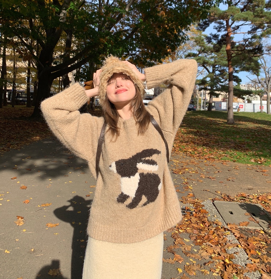 Feilin Black and White Rabbit Lazy style soft and waxy round neck bunny jacquard sweater