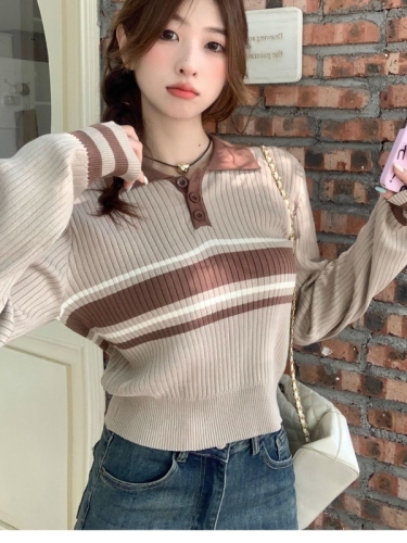 Designed retro slim polo collar sweater for women in autumn and winter contrast striped long-sleeved inner sweater short top