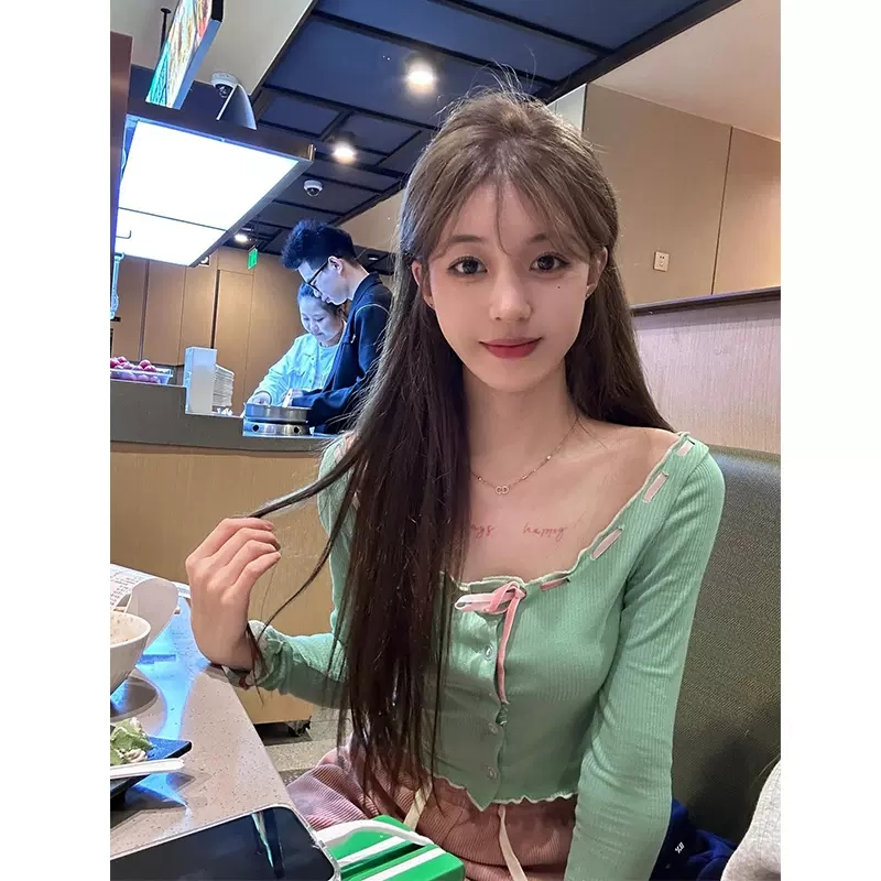 French niche one-shoulder green new bottoming shirt T-shirt women's spring design foreign style age-reducing short top