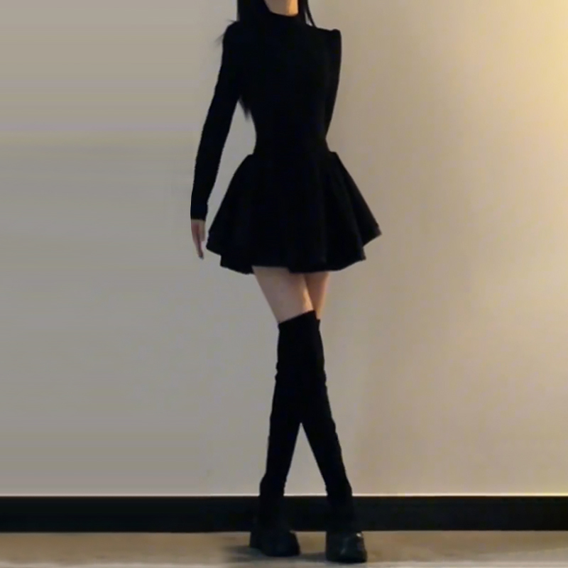 法式黑色半高領連衣裙子2023秋冬季新款女裝大衣內搭打底收腰顯瘦