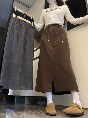 Real shot of velvet thickened drawstring corduroy skirt for autumn and winter women's high-waisted A-line skirt with hip-covering long skirt