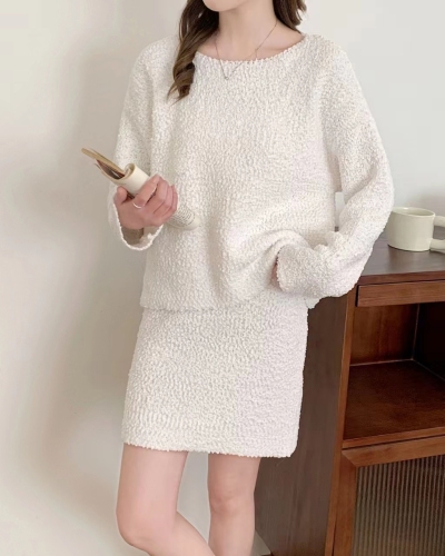 Autumn and winter new style French retro small fragrance snowflake velvet soft waxy round neck sweater for women with short skirt two-piece set for women