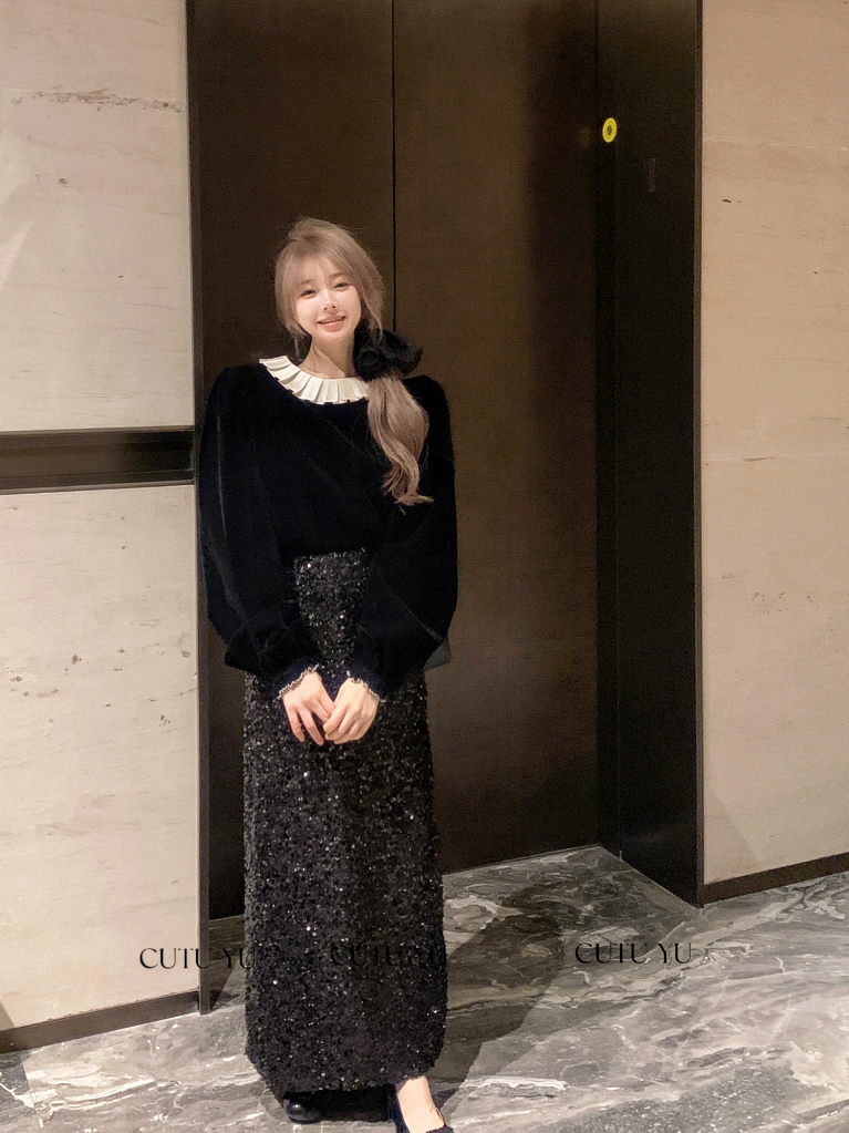 Real shot of winter style French retro velvet shirt + celebrity atmosphere and hip-hugging sequined skirt