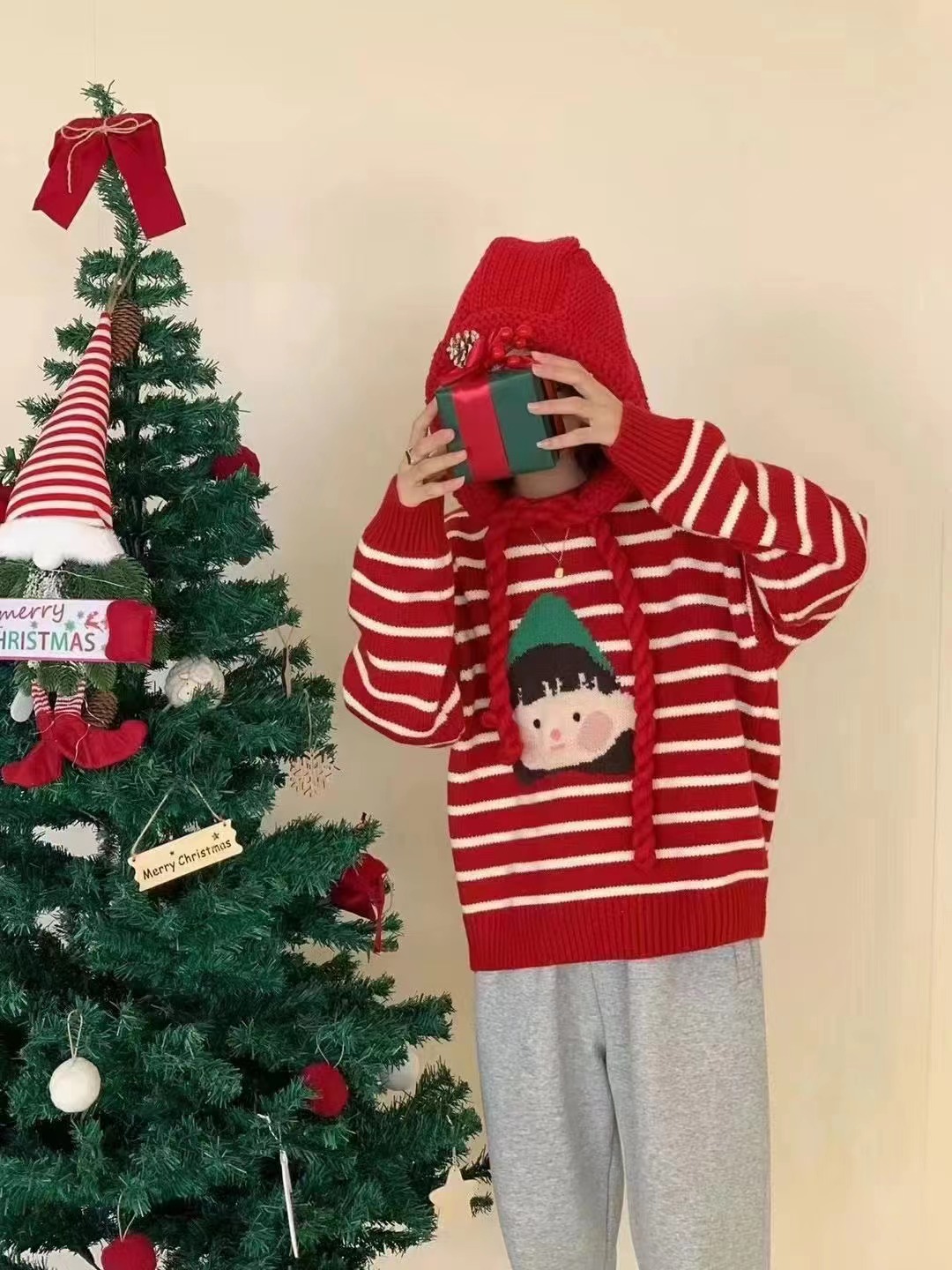 Autumn and winter Christmas New Year red knitted Korean cute little girl round neck striped sweater soft waxy sweater