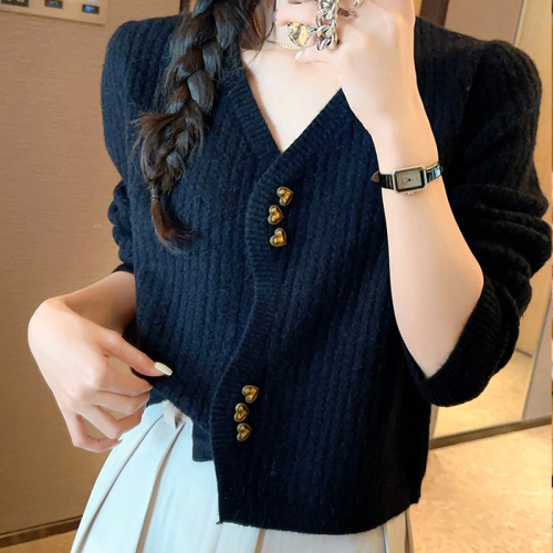 Small V-neck knitted cardigan for women in autumn and winter new fashion love button short sweater jacket top clothes