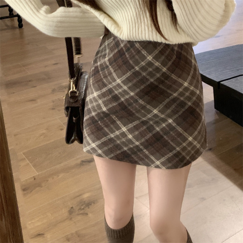 Actual shot of high-waisted A-line skirt, new slimming plaid hip skirt, short skirt, trendy woolen skirt for small people